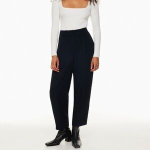 Aritzia Wilfred Carrot Pant in Black Size 16 High Waisted, Pleated, Tapered Leg